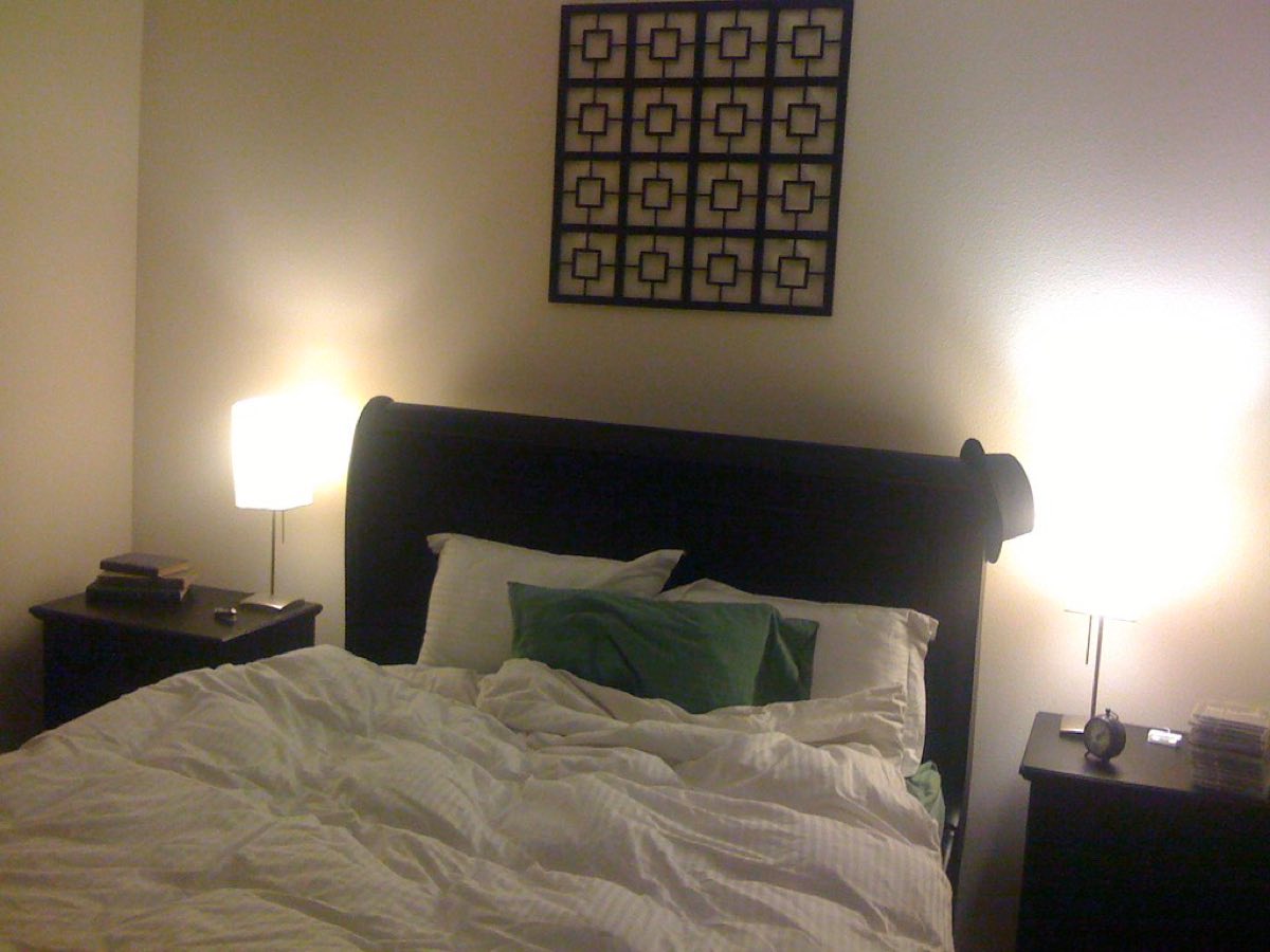 A properly turned hotel room built on hospitality-grade textiles.