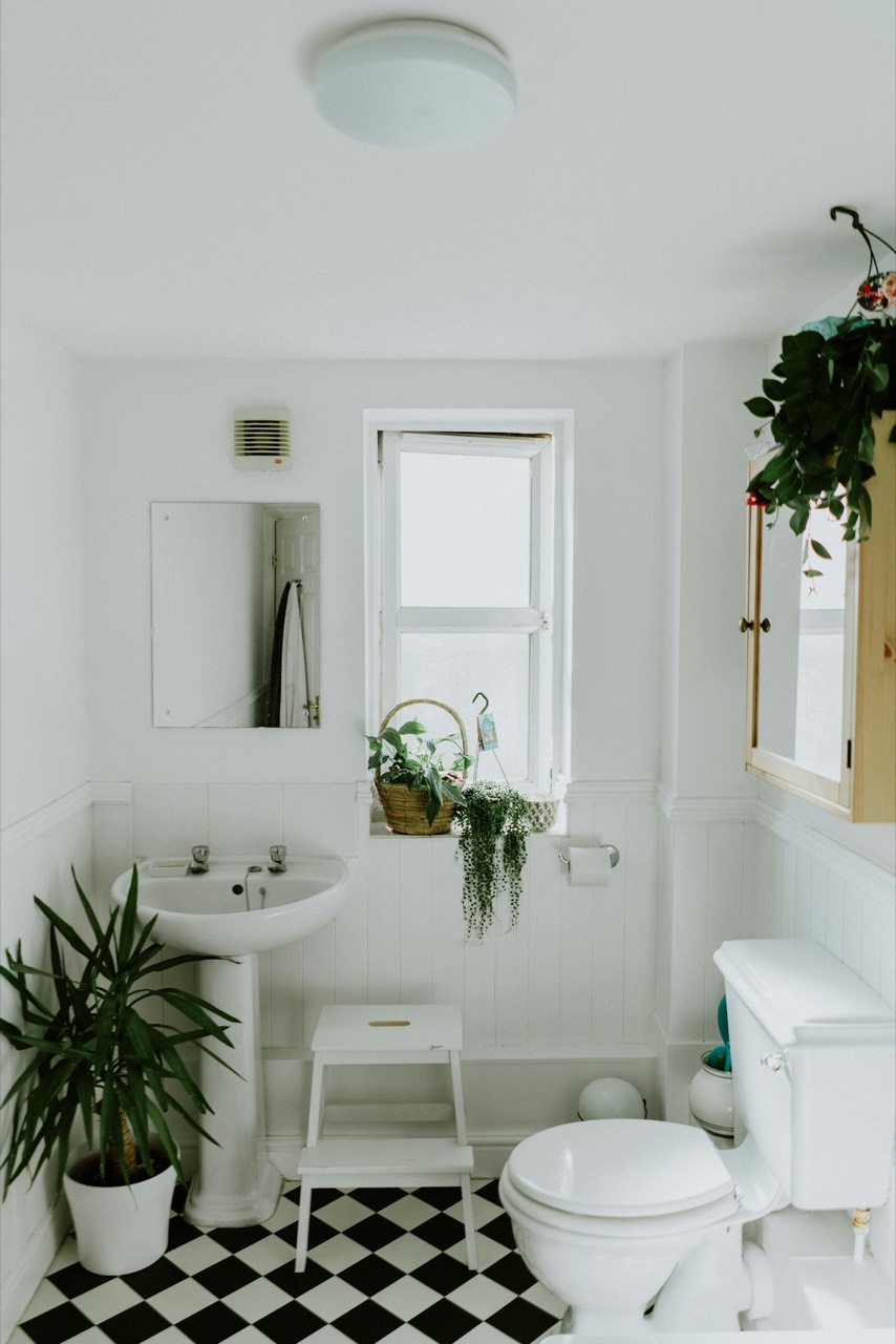 Modern Dutch bathroom with black-and-white checkerboard tiles and wood vanity