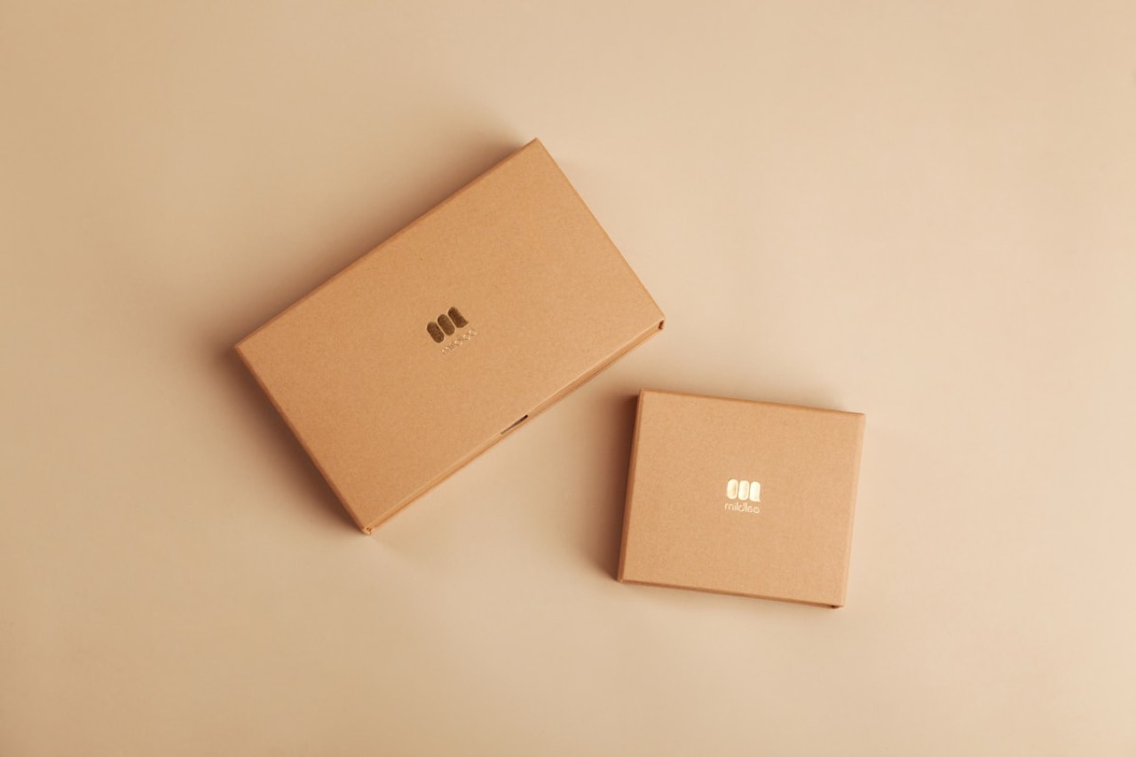 Two brown Magalu shipping boxes on a light background